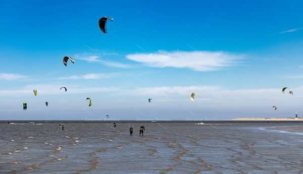Kitesurfers in actie 2