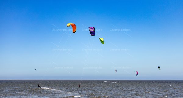 Kitesurfers in actie