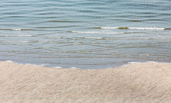 Opkomend water kustlijn