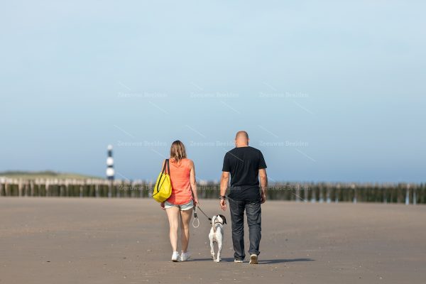 Wandelen op het strand