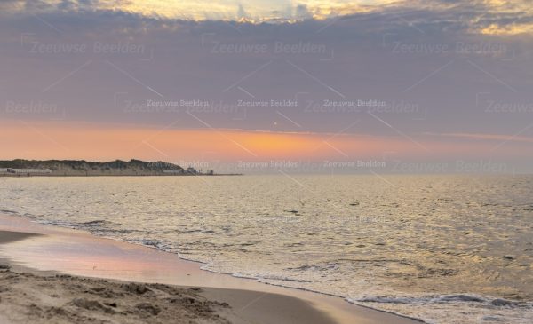 Gekleurde lucht strand Vrouwenpolder