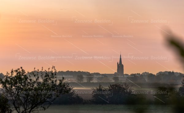 Mariakerk op een mistige ochtend 2