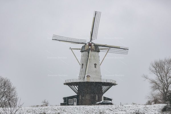 Molen de Koe in de sneeuw