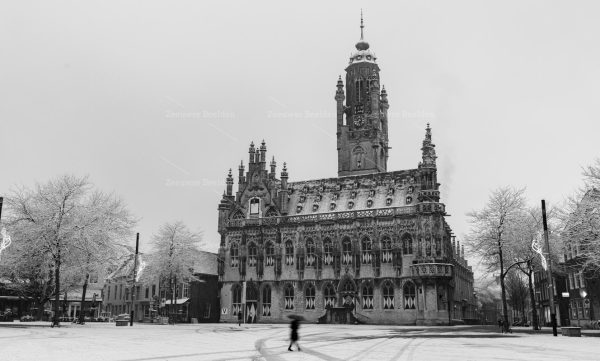 Stadshuis Middelburg in winter gekleed