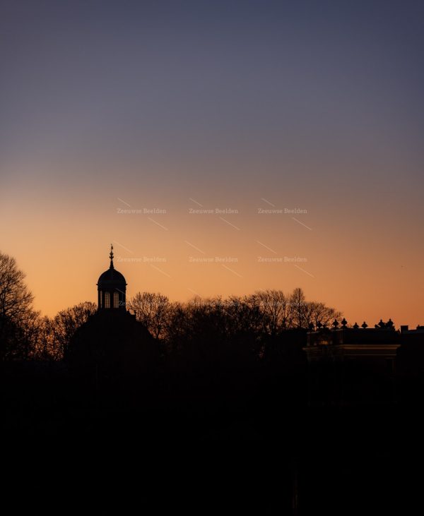 Zonsopkomst achter de Oostkerk in Middelburg